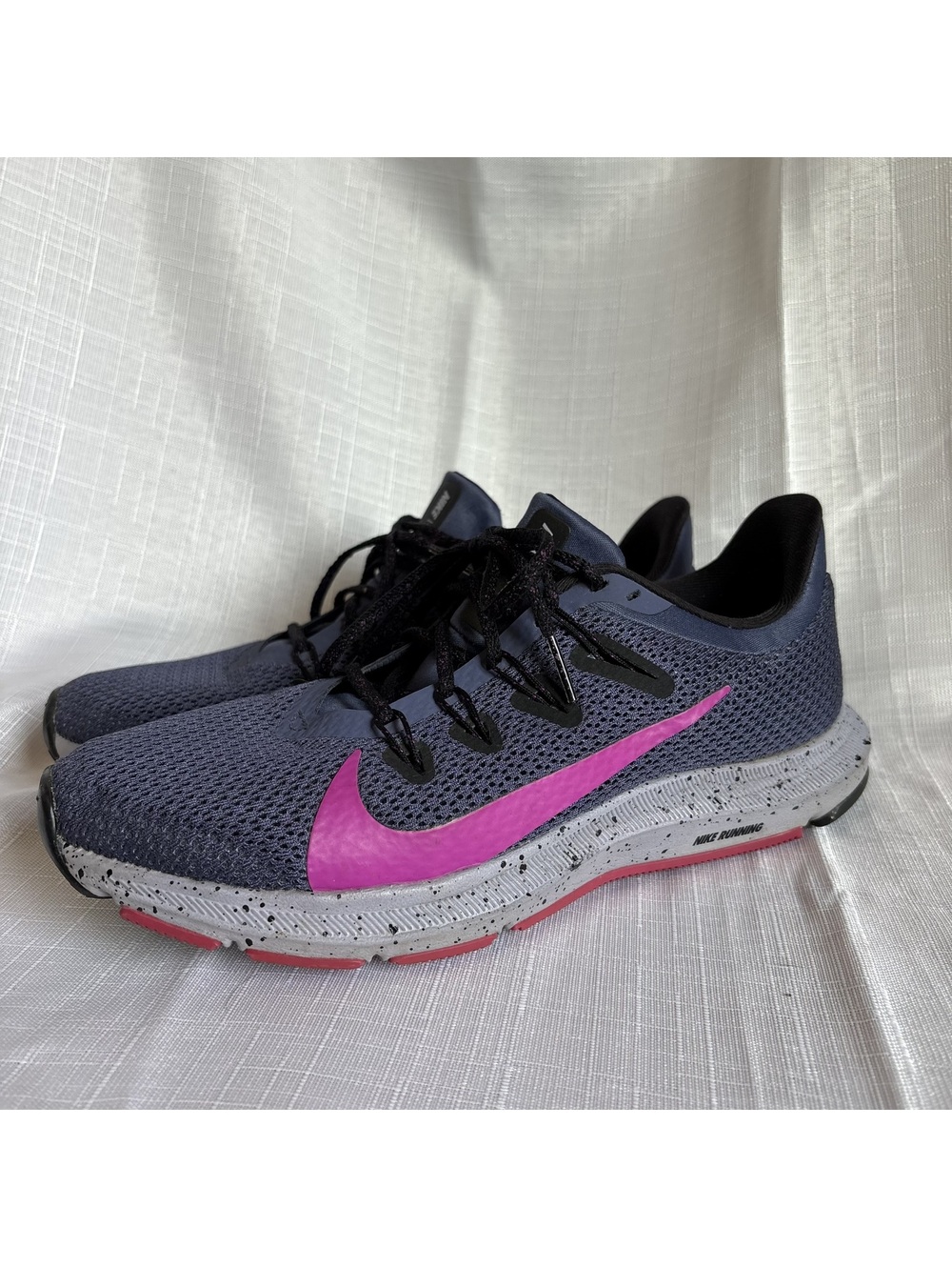 Nike Women's Quest 2 SE Running Shoes - Grey/Hot Pink Size 8.5 (Style CJ6186-601